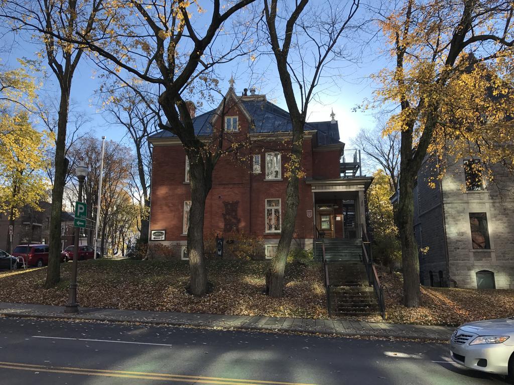 Manoir De La Tour Hotel Quebec City Exterior photo